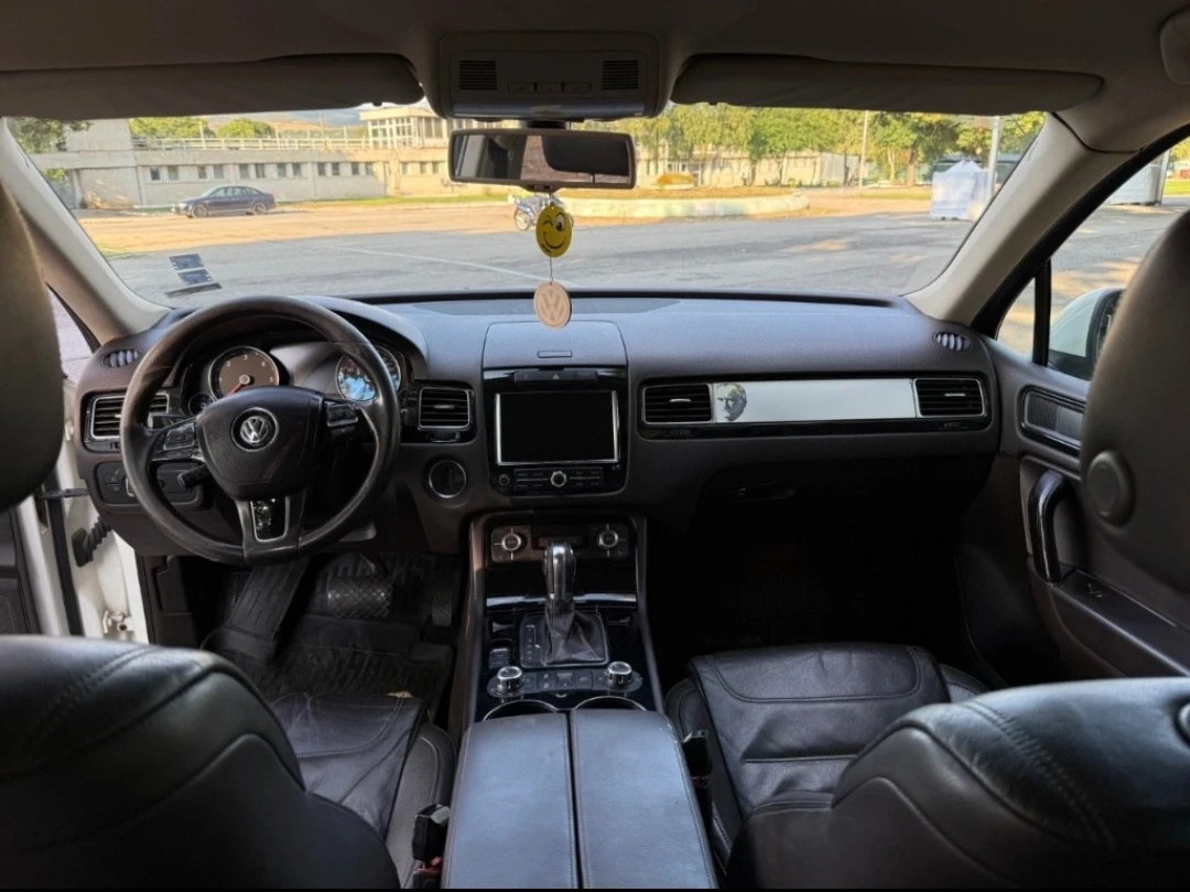 VW Touareg, снимка 16 - Автомобили и джипове - 54382128