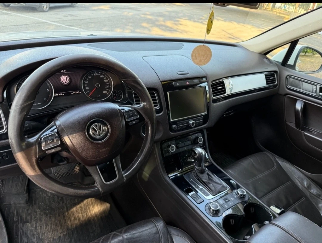 VW Touareg, снимка 12 - Автомобили и джипове - 54382128