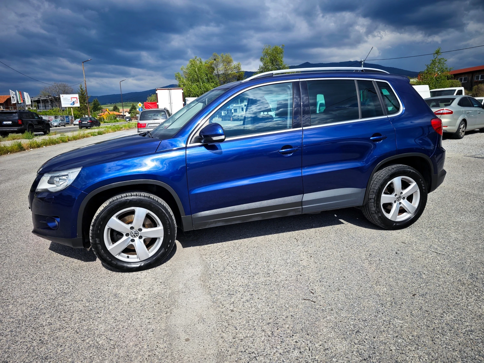 VW Tiguan 2.0 TDi 4x4, снимка 2 - Автомобили и джипове - 54634960