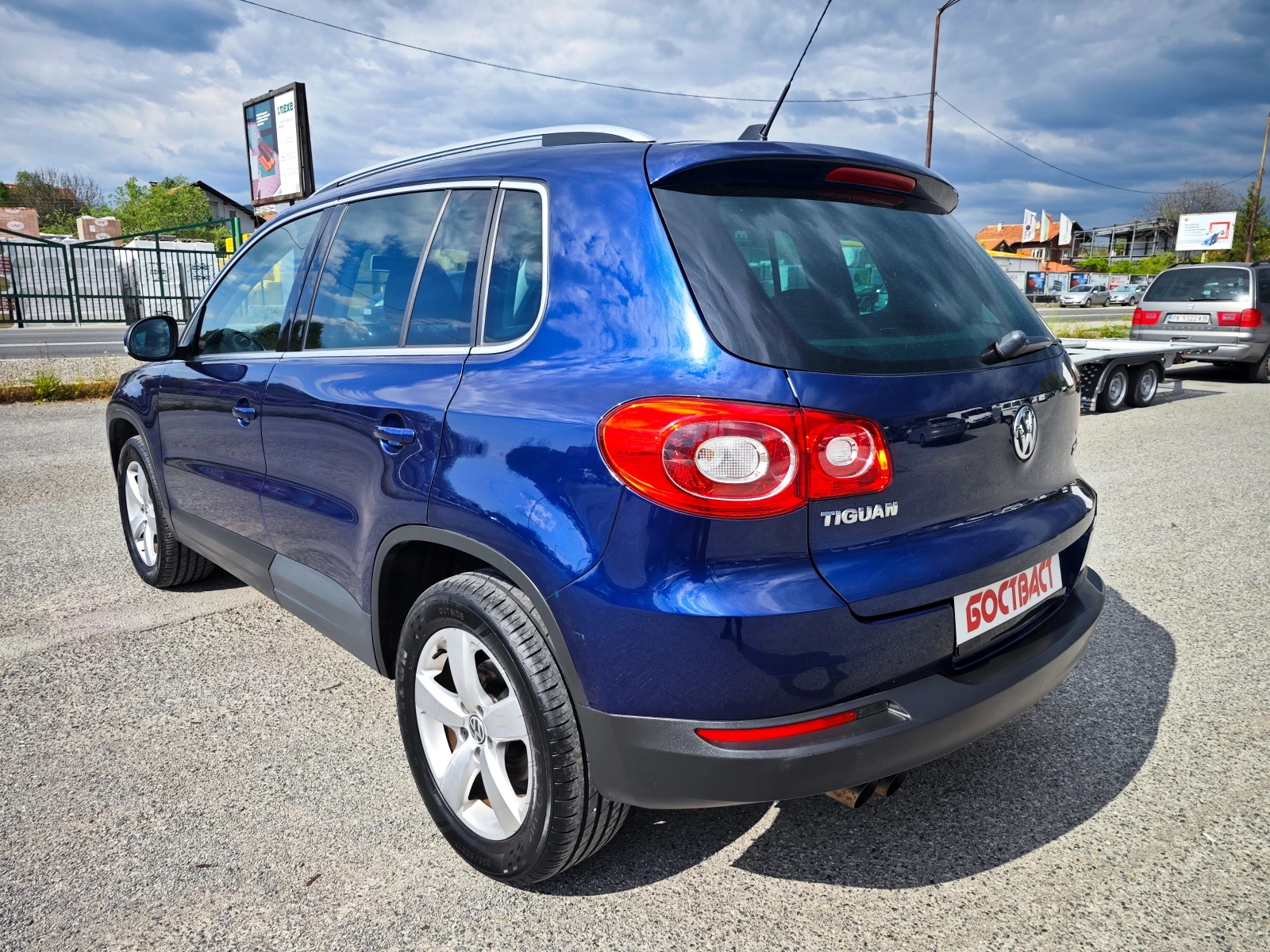 VW Tiguan 2.0 TDi 4x4, снимка 3 - Автомобили и джипове - 54634960