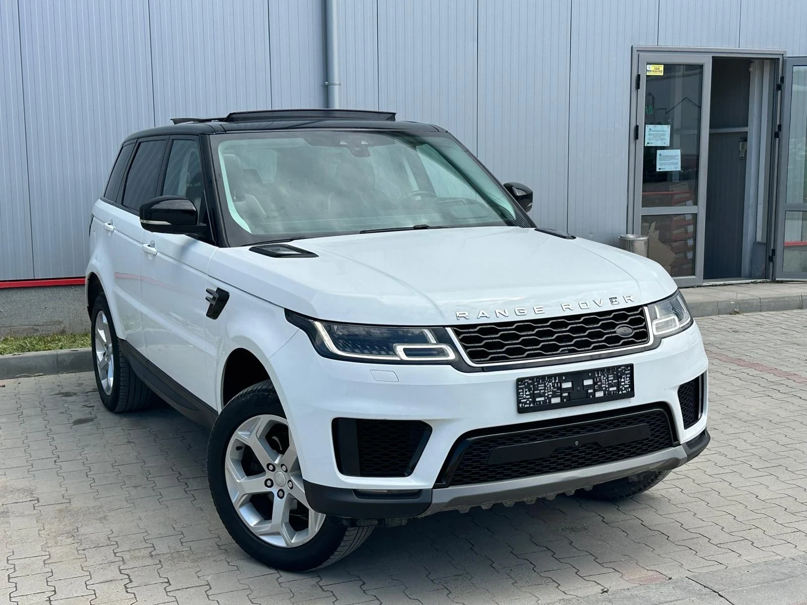 Land Rover Range Rover Sport 3.0 HSE, снимка 3 - Автомобили и джипове - 54868799