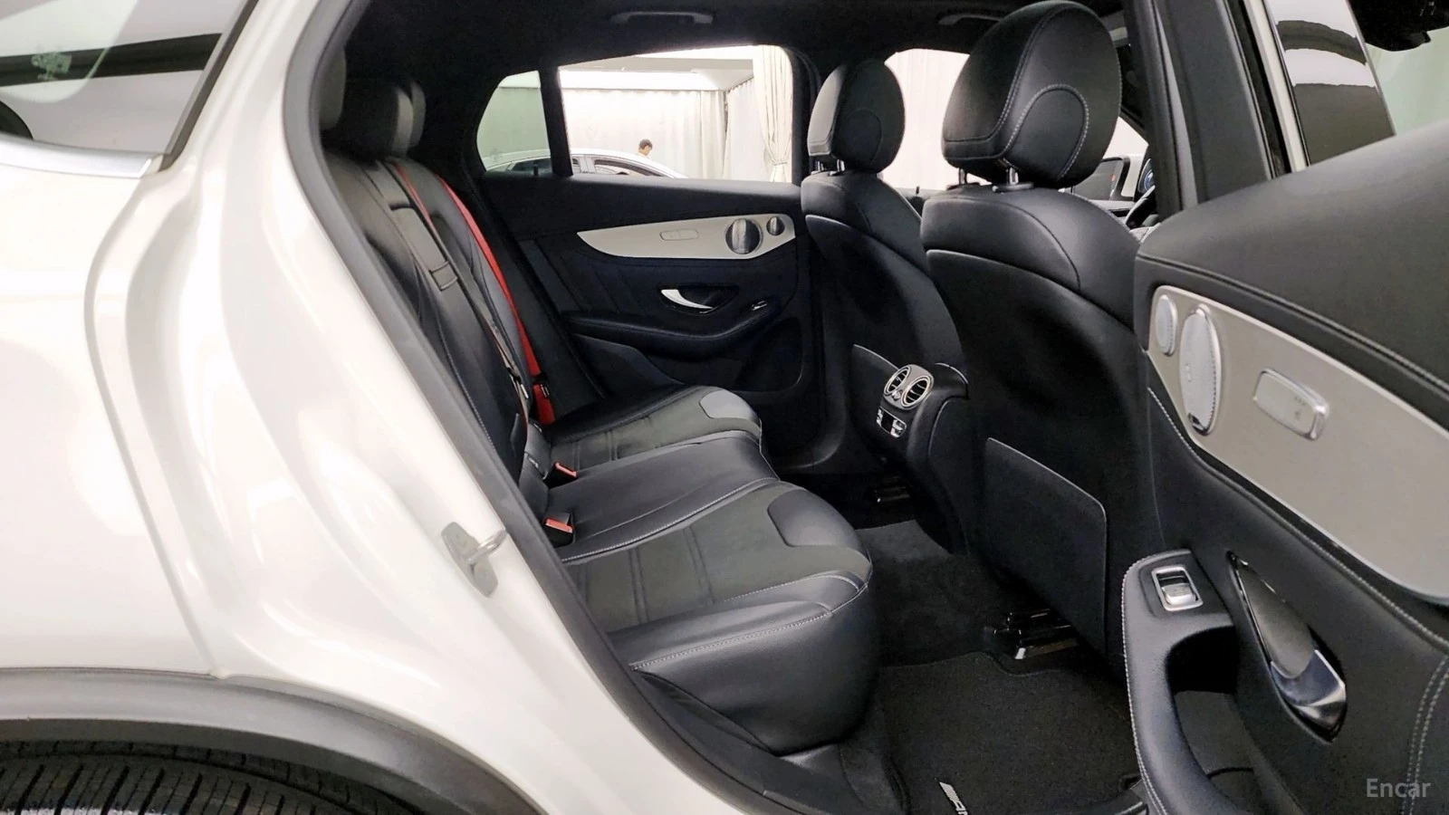 Mercedes-Benz GLC 63 AMG S* 4MATIC* DISTRONIC* ПОДГРЕВ* 360* КАМЕРА* , снимка 10 - Автомобили и джипове - 55464572