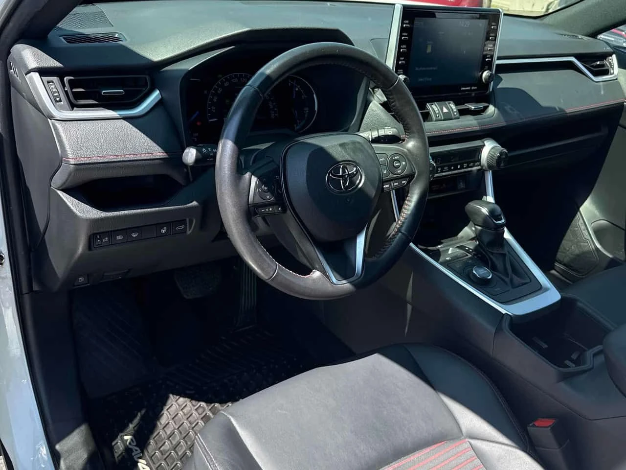 Toyota Rav4 XSE | CARFAX | АВТОКРЕДИТ БЕЗ ПЪРВОНАЧАЛНА ВНОСКА, снимка 7 - Автомобили и джипове - 55505368