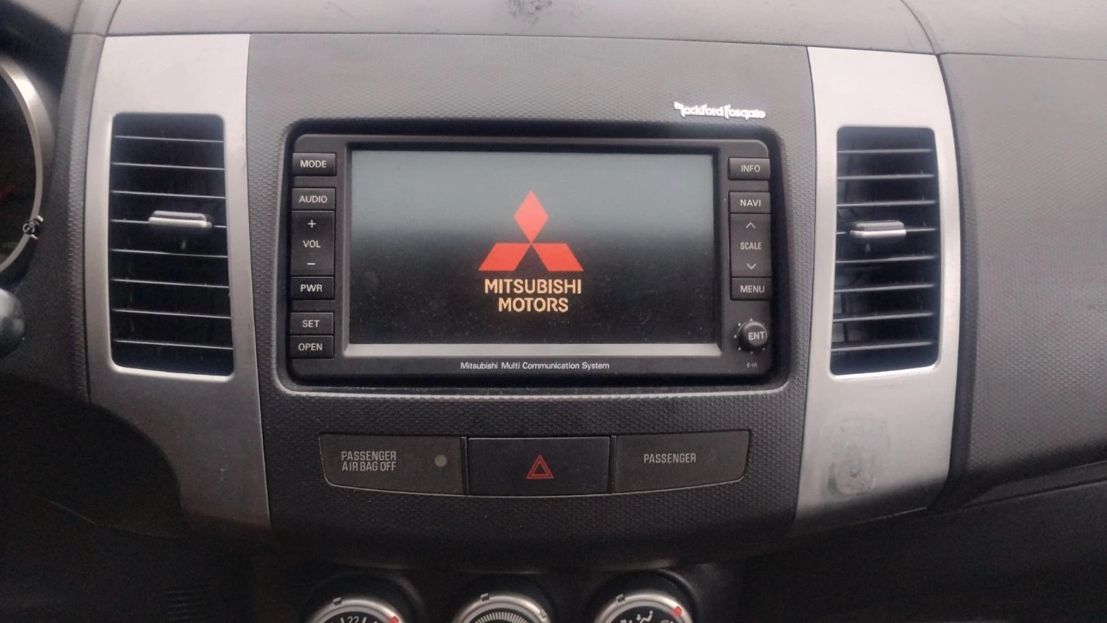 Mitsubishi Outlander, снимка 2 - Автомобили и джипове - 55657648