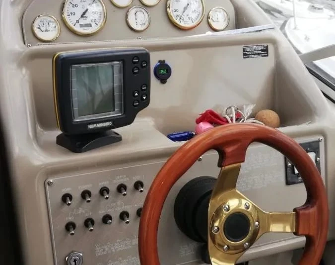 Моторна яхта Bayliner, снимка 12 - Воден транспорт - 55723885
