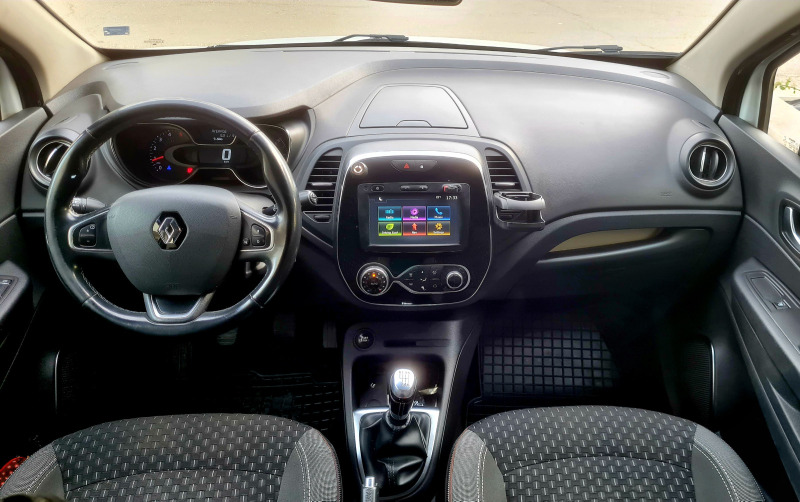 Renault Captur 1.5 dCi Intens 110, снимка 8 - Автомобили и джипове - 45298517