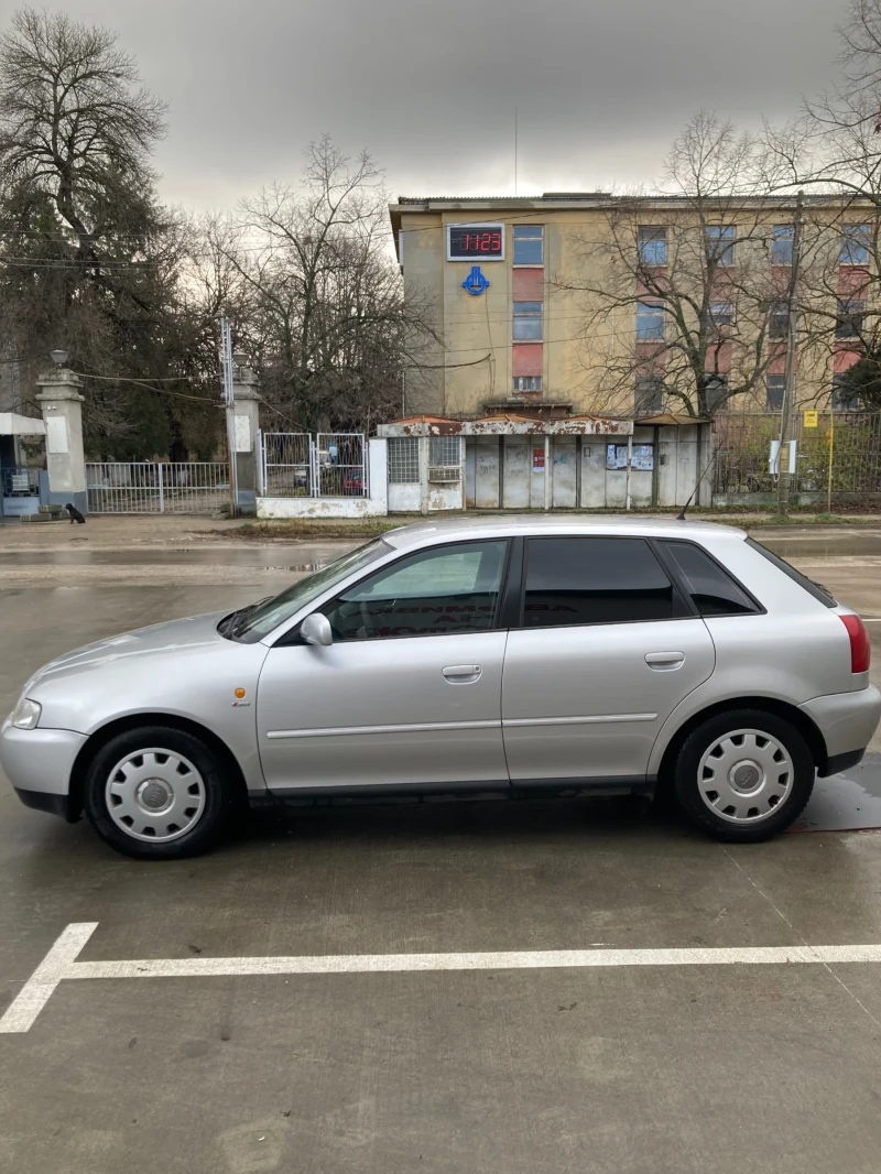 Audi A3 1.6i, снимка 8 - Автомобили и джипове - 48347529