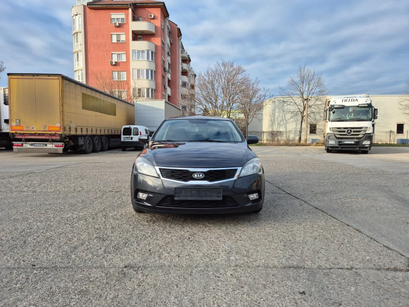 Kia Ceed 1.4i-ГАЗ-Италия , снимка 1 - Автомобили и джипове - 48802029