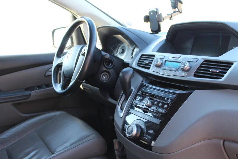 Honda Odyssey Touring, снимка 11 - Автомобили и джипове - 51961271