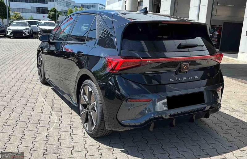 Cupra Born VZ/326HP/PANO/HEAD-UP/AMBI/360/CARPLAY/179f, снимка 3 - Автомобили и джипове - 50685574