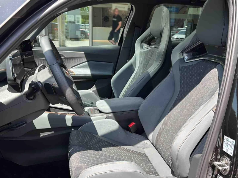 Cupra Born VZ/326HP/PANO/HEAD-UP/AMBI/360/CARPLAY/179f, снимка 9 - Автомобили и джипове - 50685574