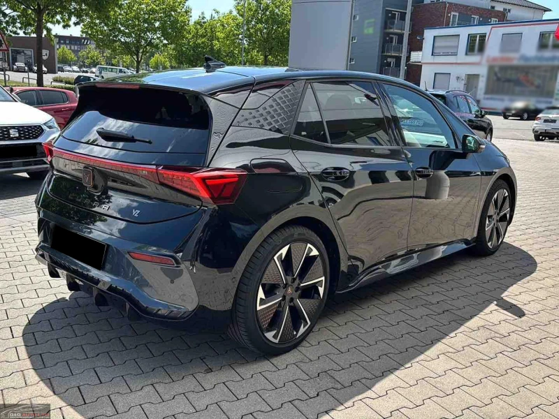 Cupra Born VZ/326HP/PANO/HEAD-UP/AMBI/360/CARPLAY/179f, снимка 4 - Автомобили и джипове - 50685574