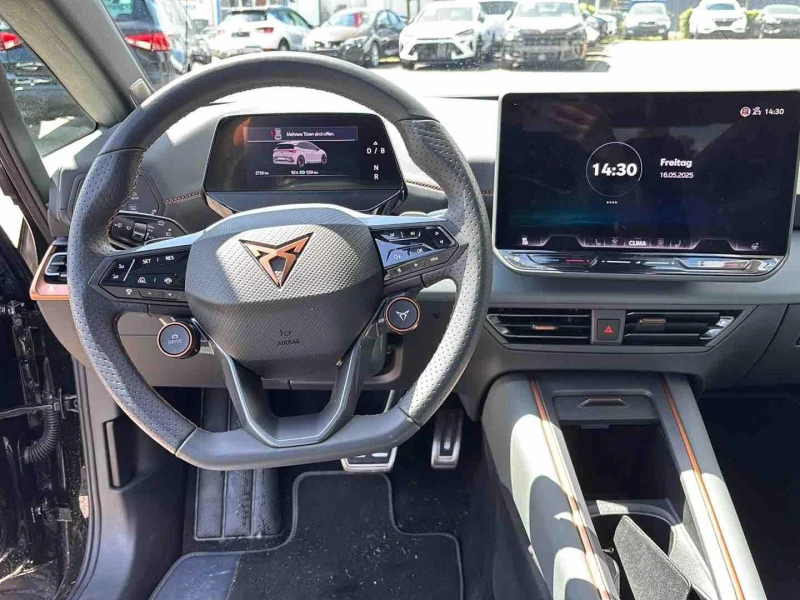 Cupra Born VZ/326HP/PANO/HEAD-UP/AMBI/360/CARPLAY/179f, снимка 11 - Автомобили и джипове - 50685574