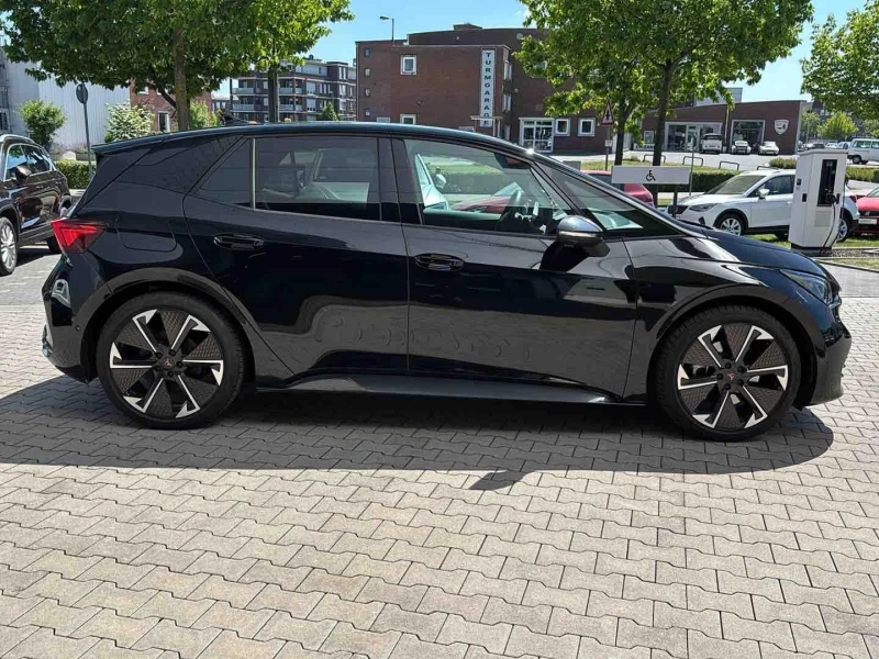 Cupra Born VZ/326HP/PANO/HEAD-UP/AMBI/360/CARPLAY/179f, снимка 5 - Автомобили и джипове - 50685574