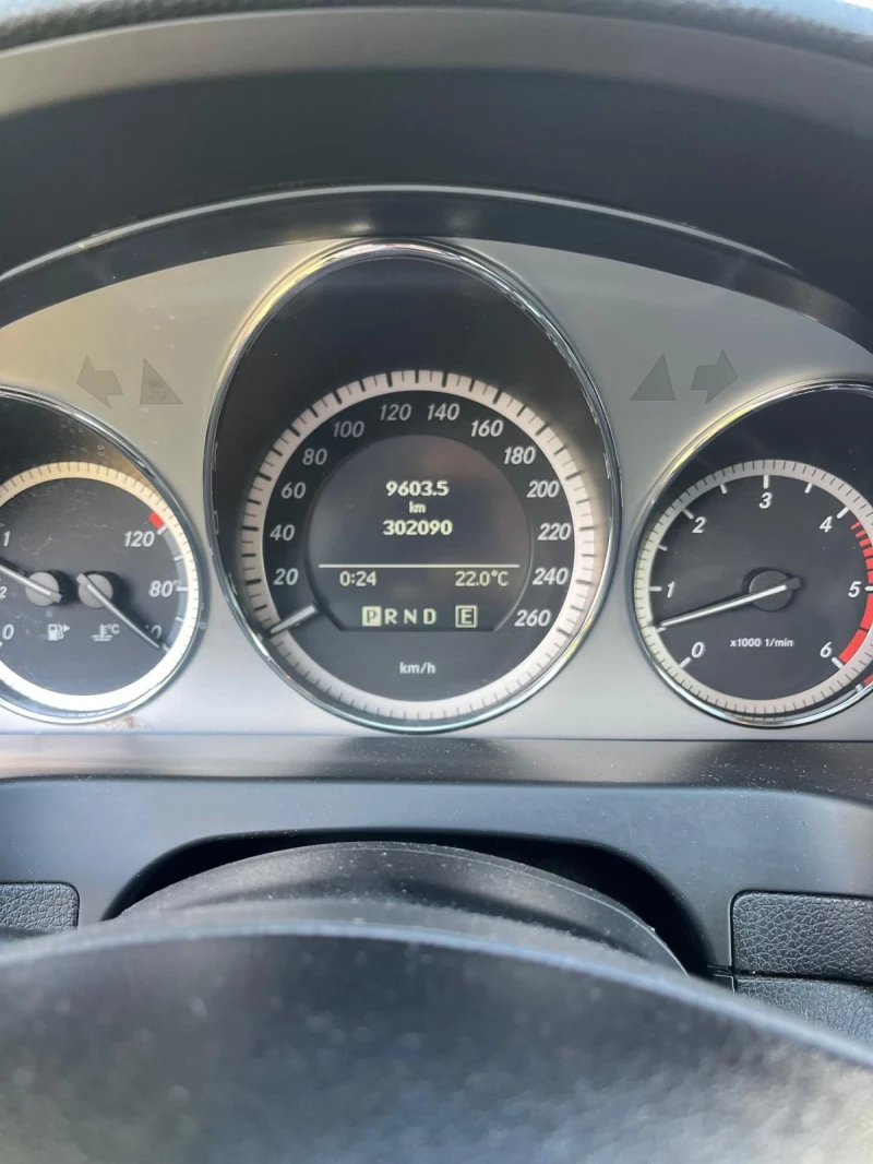 Mercedes-Benz C 350, снимка 8 - Автомобили и джипове - 52356793