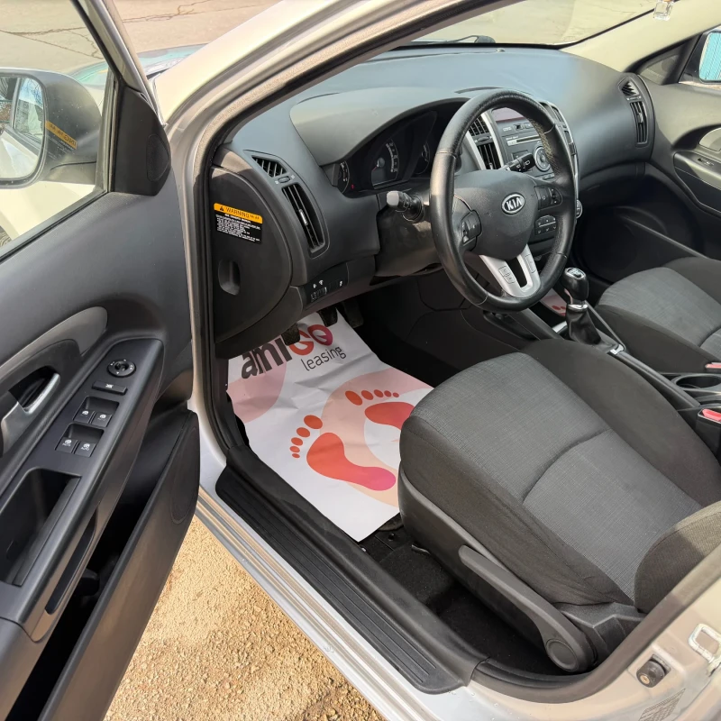 Kia Ceed 1.4, снимка 12 - Автомобили и джипове - 53267727