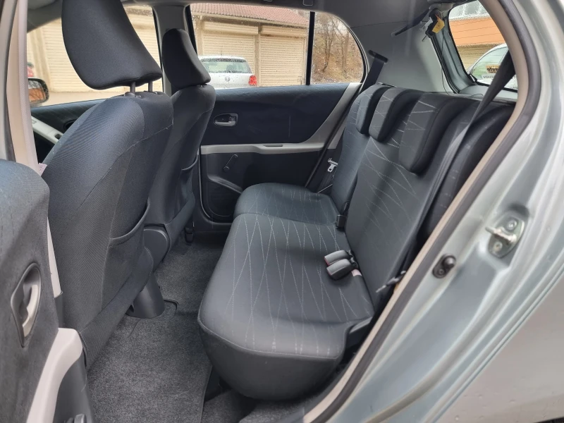 Toyota Yaris 1.3 vvt-i , снимка 15 - Автомобили и джипове - 53372402