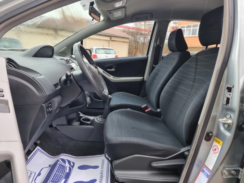 Toyota Yaris 1.3 vvt-i , снимка 10 - Автомобили и джипове - 53372402