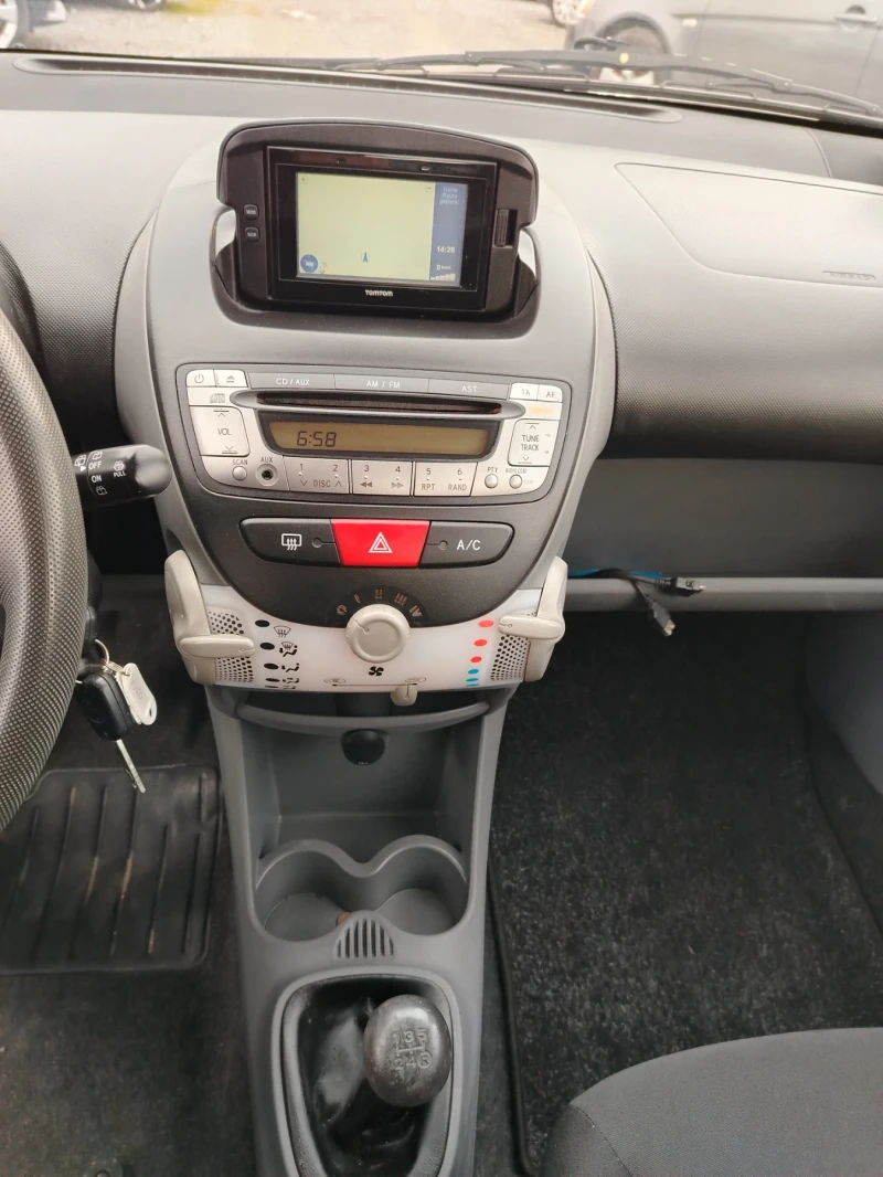 Toyota Aygo 1.0 БЕНЗИН, снимка 13 - Автомобили и джипове - 53410084