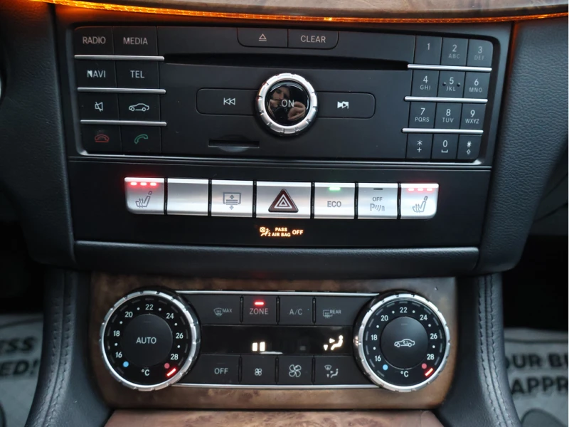 Mercedes-Benz CLS 400 4MATIC* Black on Black* Подгрев* Масажи* Пера* , снимка 12 - Автомобили и джипове - 53521394