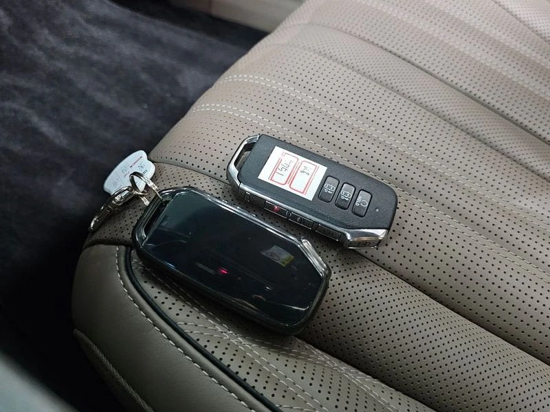 Kia K8 * SIGNATURE* SPECIAL* 2.5* 2WD* ЦЕНАДОБГ!, снимка 14 - Автомобили и джипове - 55594999
