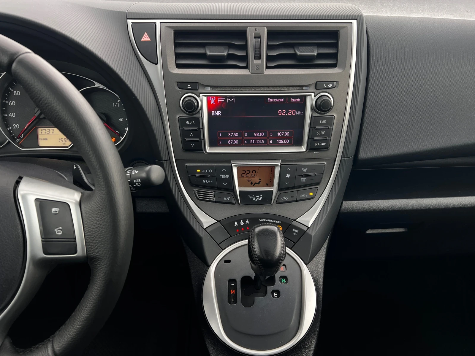 Toyota Verso S 1.4d4d АВТОМАТИК 100ХИЛ.КМ Панорама Камера Keyless - изображение 9