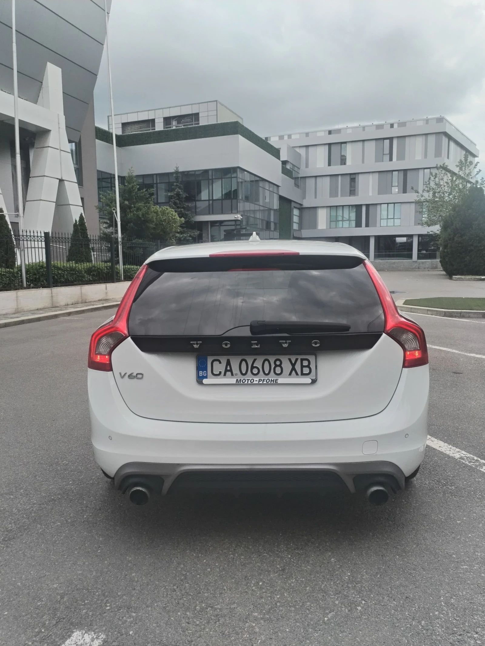 Volvo V60 R DESIGN 133хил. км. УНИКАТ  - изображение 8