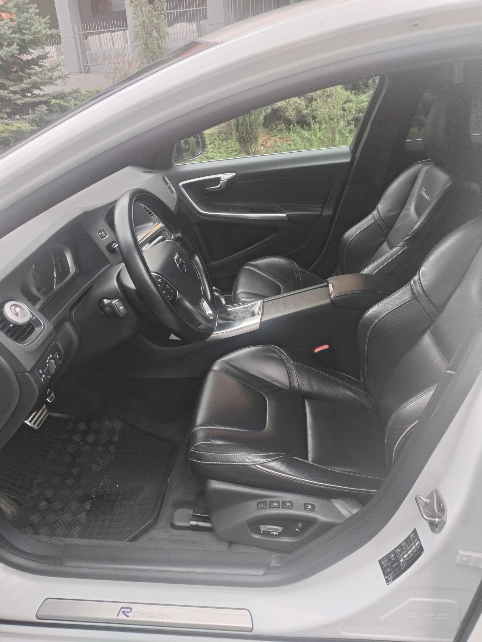 Volvo V60 R DESIGN 133хил. км. УНИКАТ  - изображение 9
