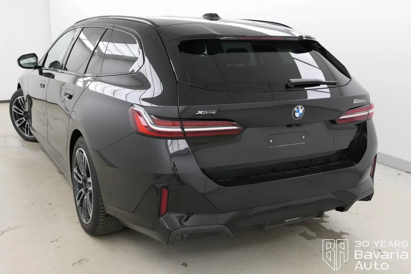 BMW 520 d xDrive Touring M Sport Paket - изображение 2