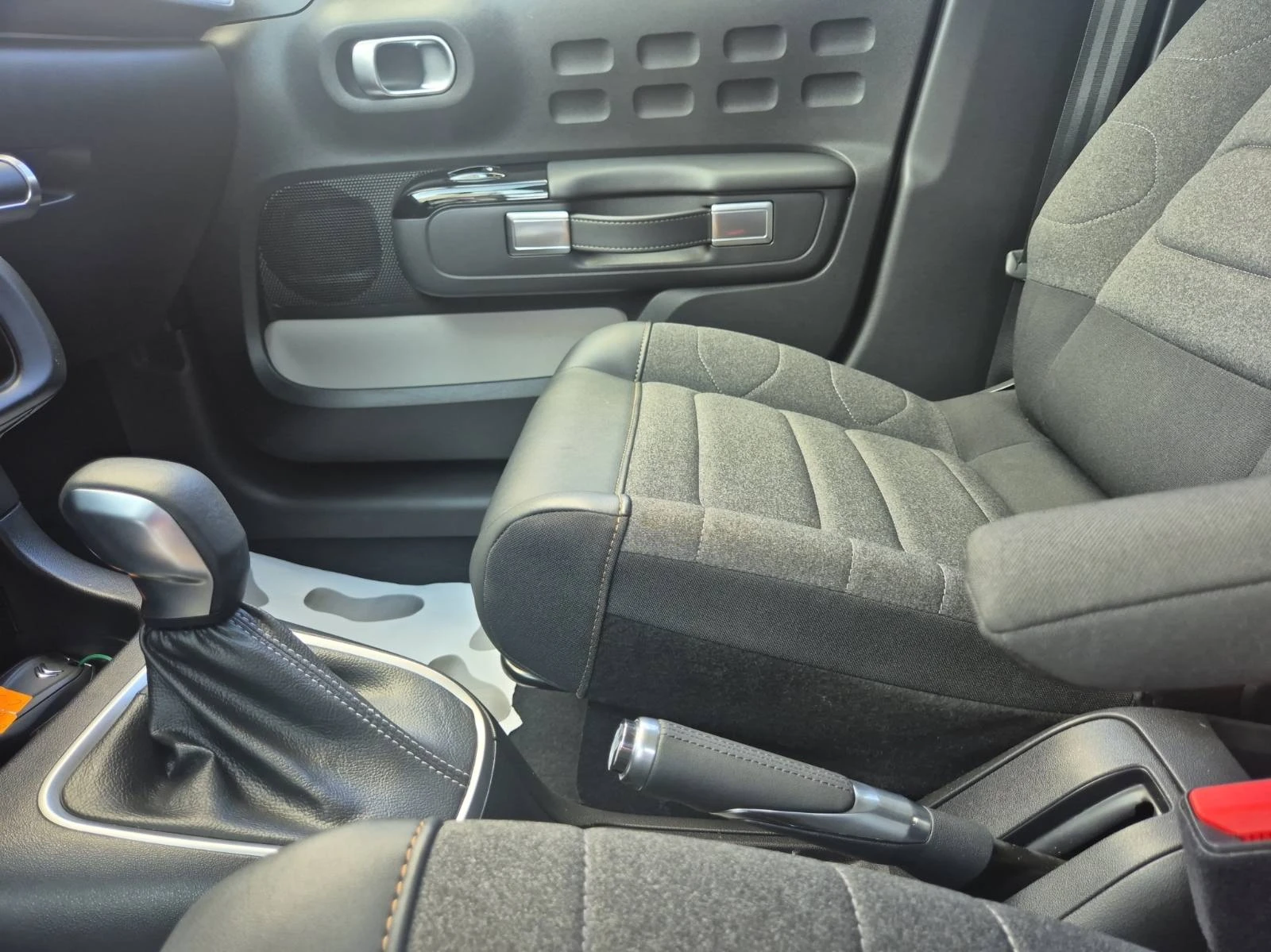 Citroen C3 SHINE PureTech 110 S&S EAT6 E6.4 - изображение 10