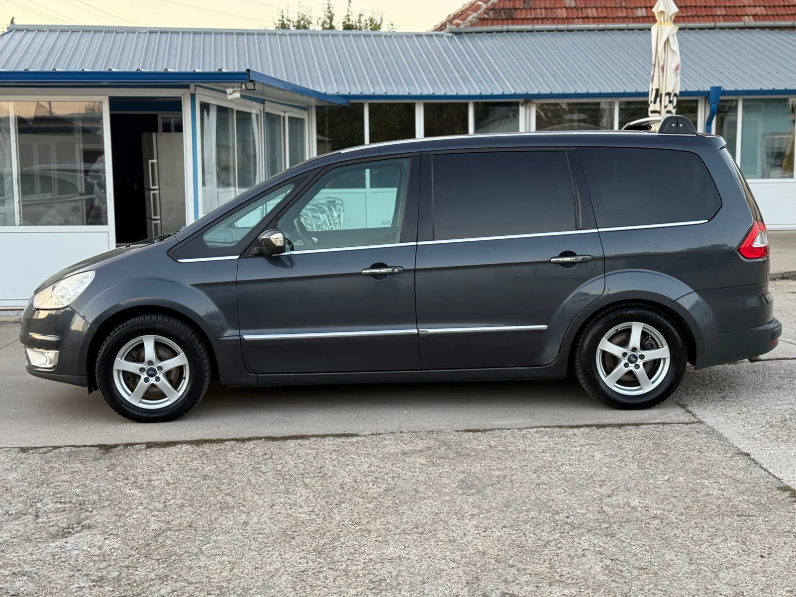 Ford Galaxy GHIA - изображение 2