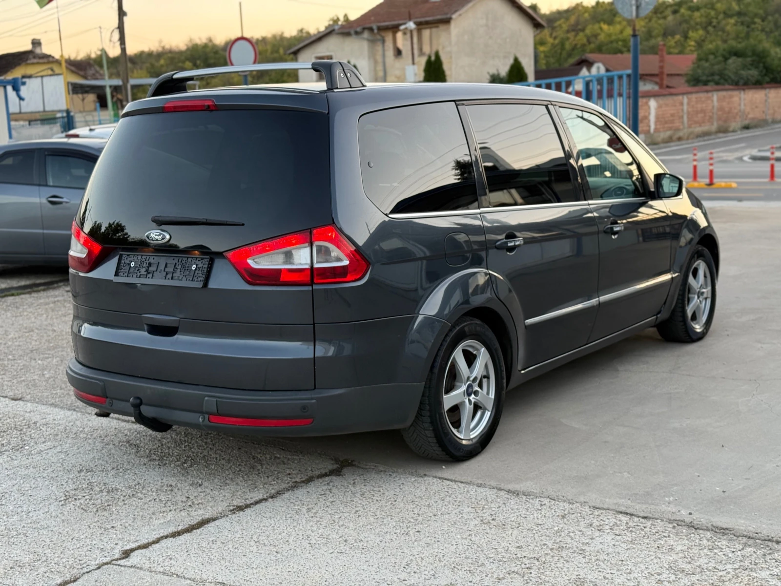 Ford Galaxy GHIA - изображение 5