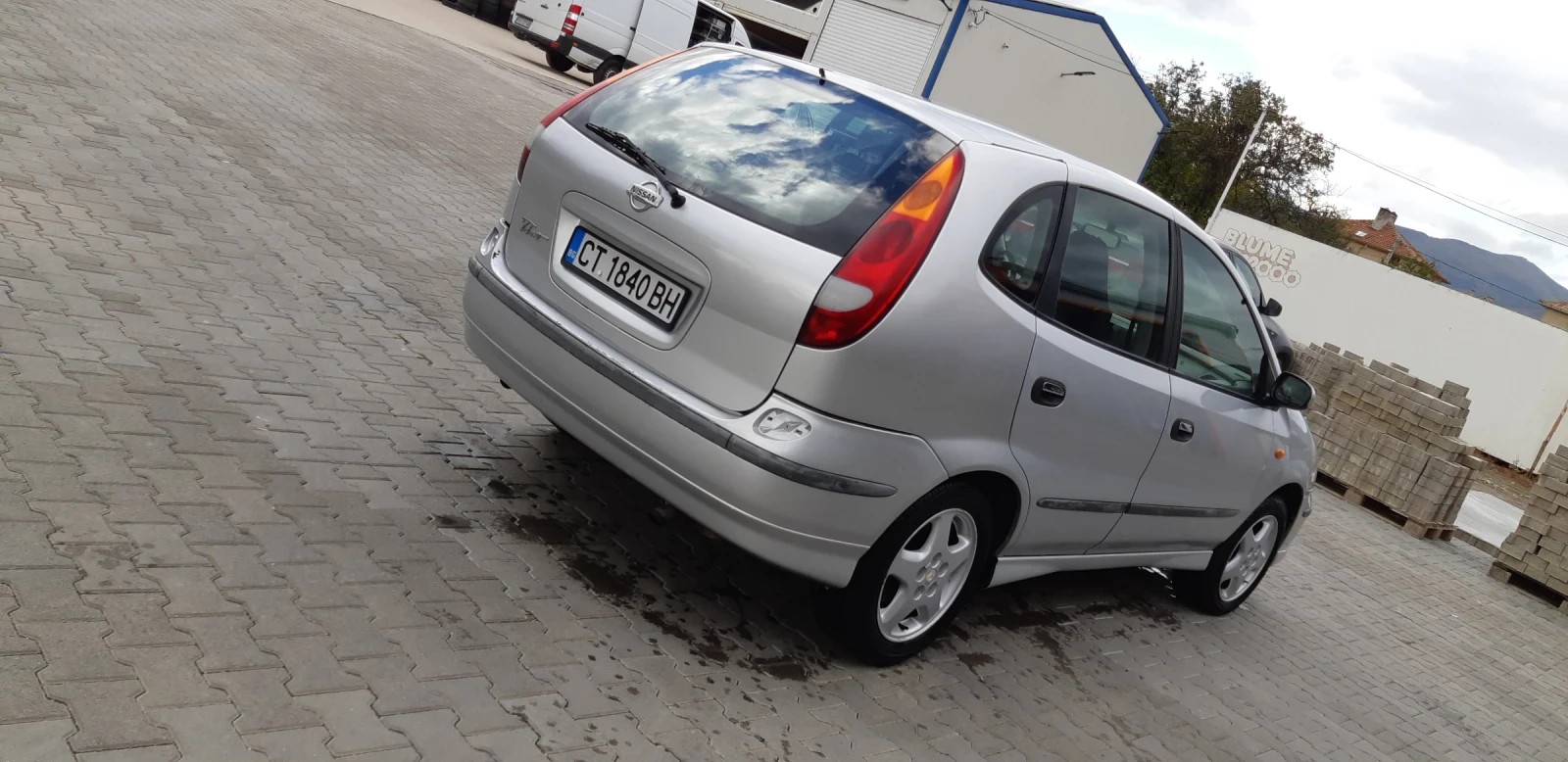 Nissan Almera tino 2.2 - изображение 2