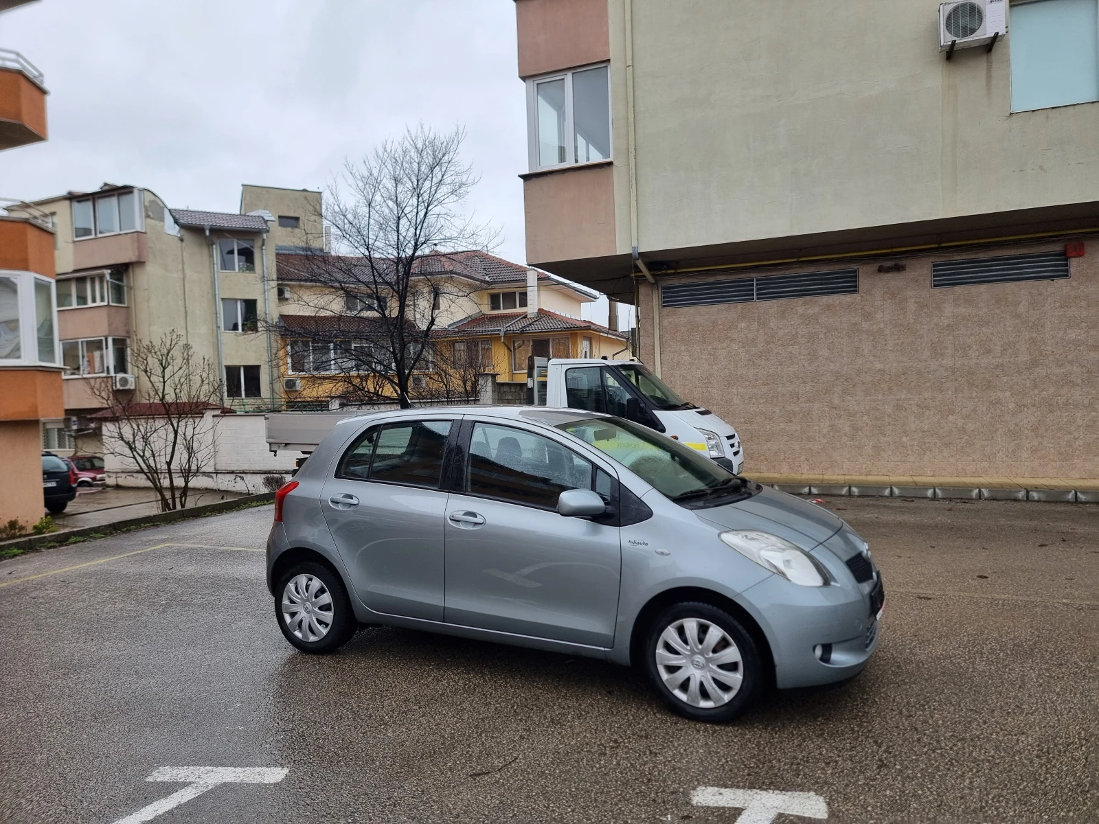 Toyota Yaris 1.3 vvt-i  - изображение 5
