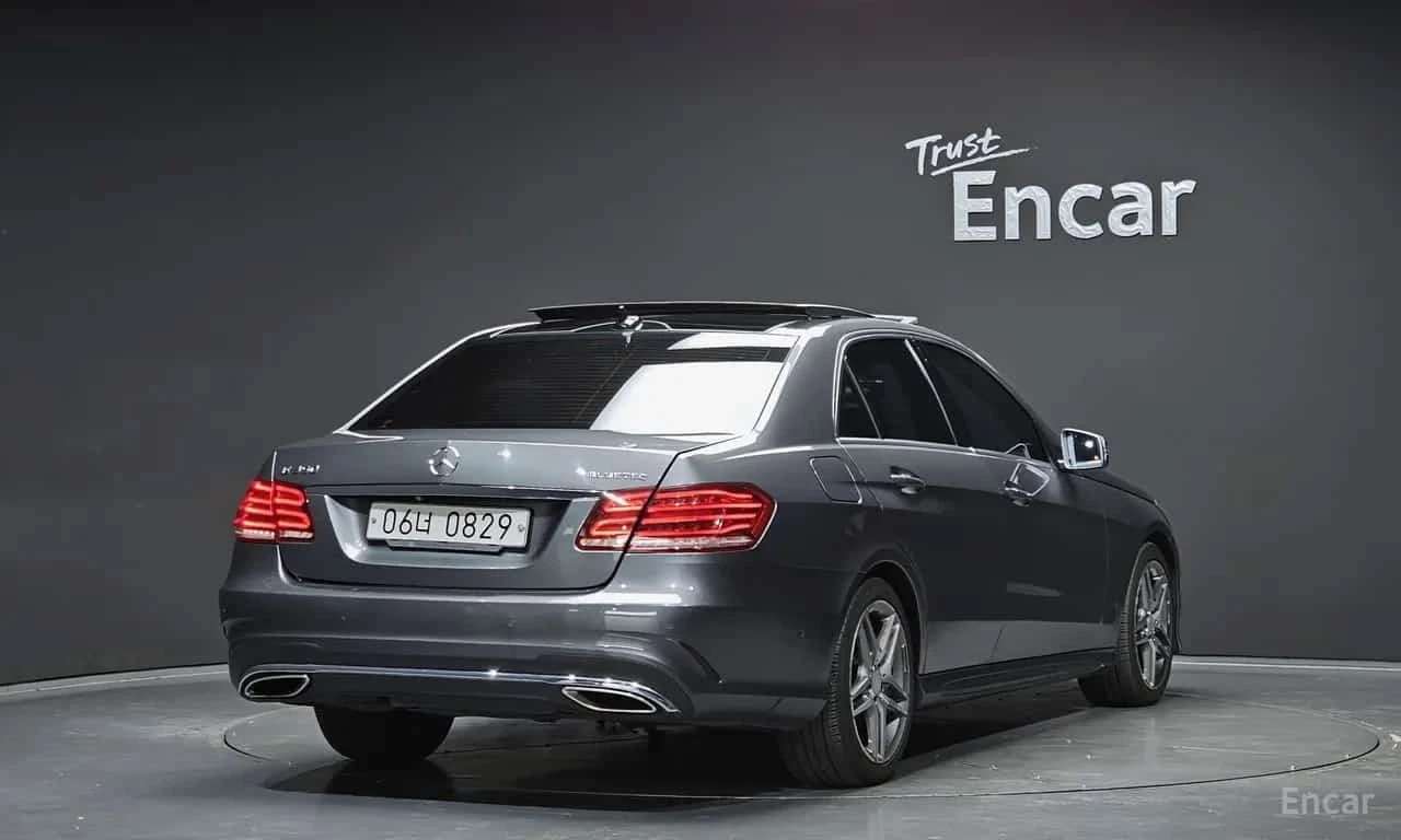 Mercedes-Benz E 350  BlueTec * 4MATIC * AMG * ОБДУХВАНЕ * 360 КАМЕРА *, снимка 2 - Автомобили и джипове - 56248841