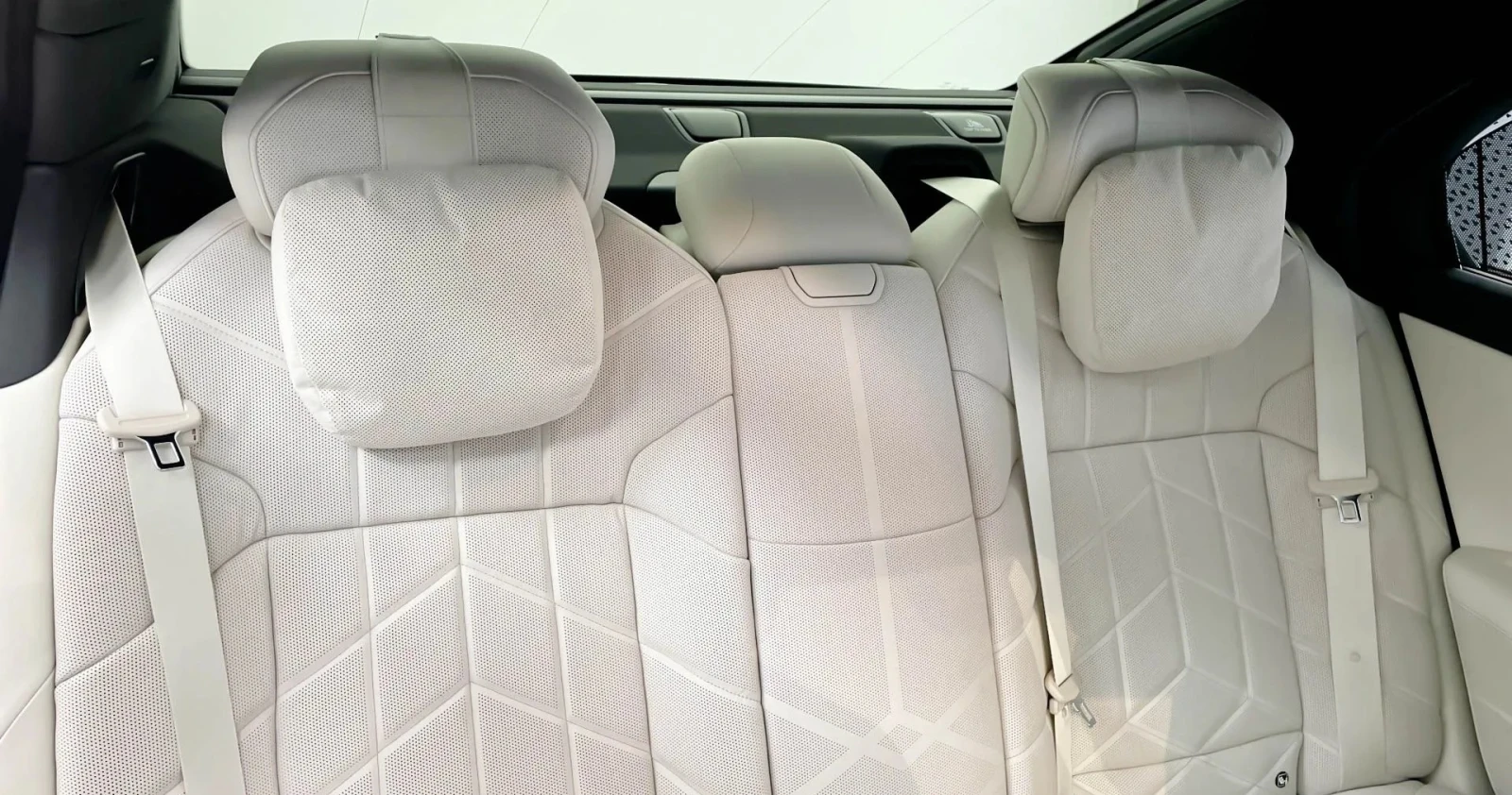 BMW 750  e Plug-in Hybrid xDrive M Sport Paket | Mobile.bg � ����������� 8