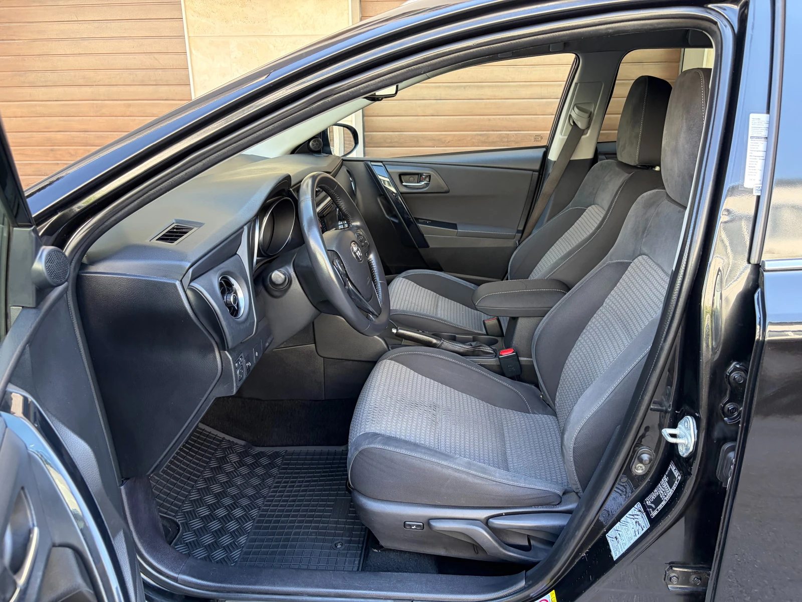 Toyota Auris 1.8Hybrid e-CVT SOL Facelift- � �������� | Mobile.bg � ����������� 6