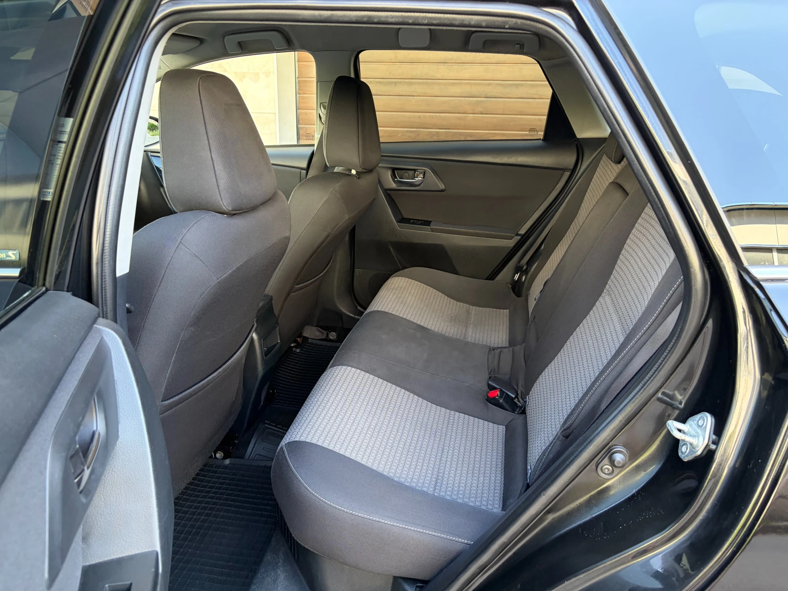 Toyota Auris 1.8Hybrid e-CVT SOL Facelift- � �������� | Mobile.bg � ����������� 13