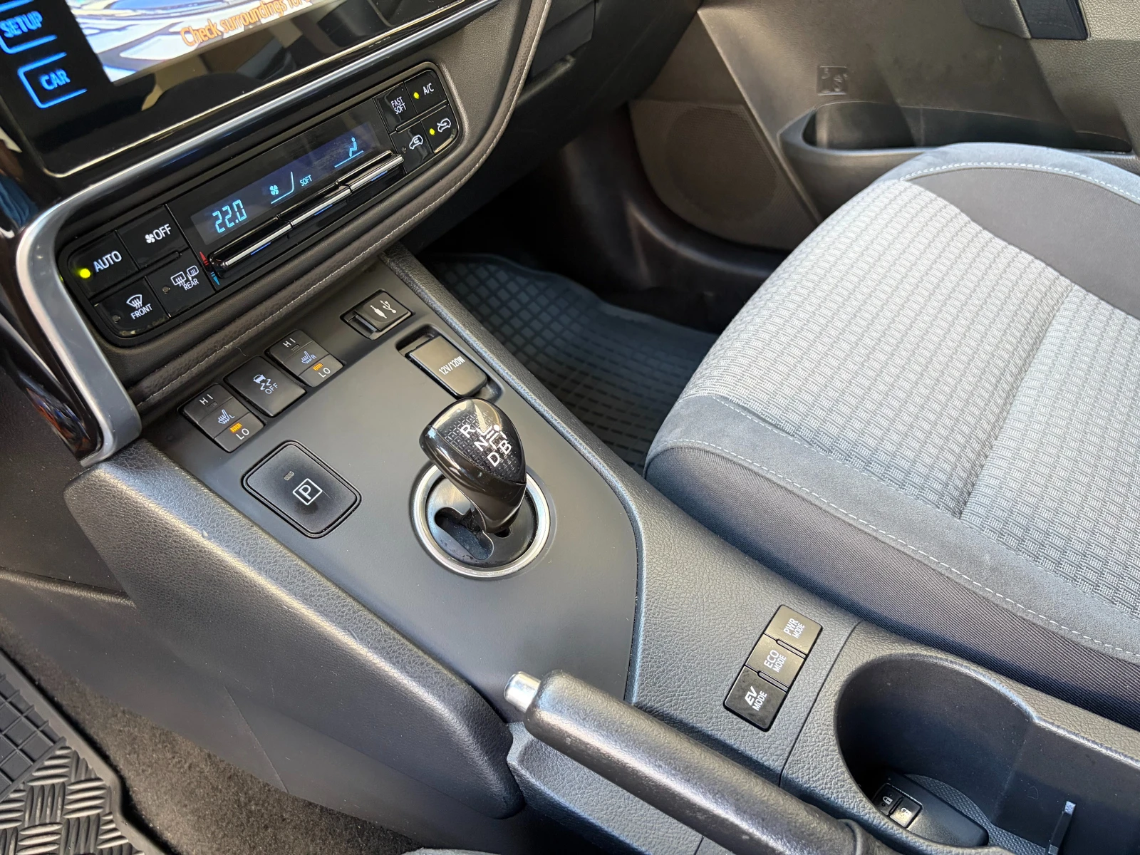 Toyota Auris 1.8Hybrid e-CVT SOL Facelift- � �������� | Mobile.bg � ����������� 12