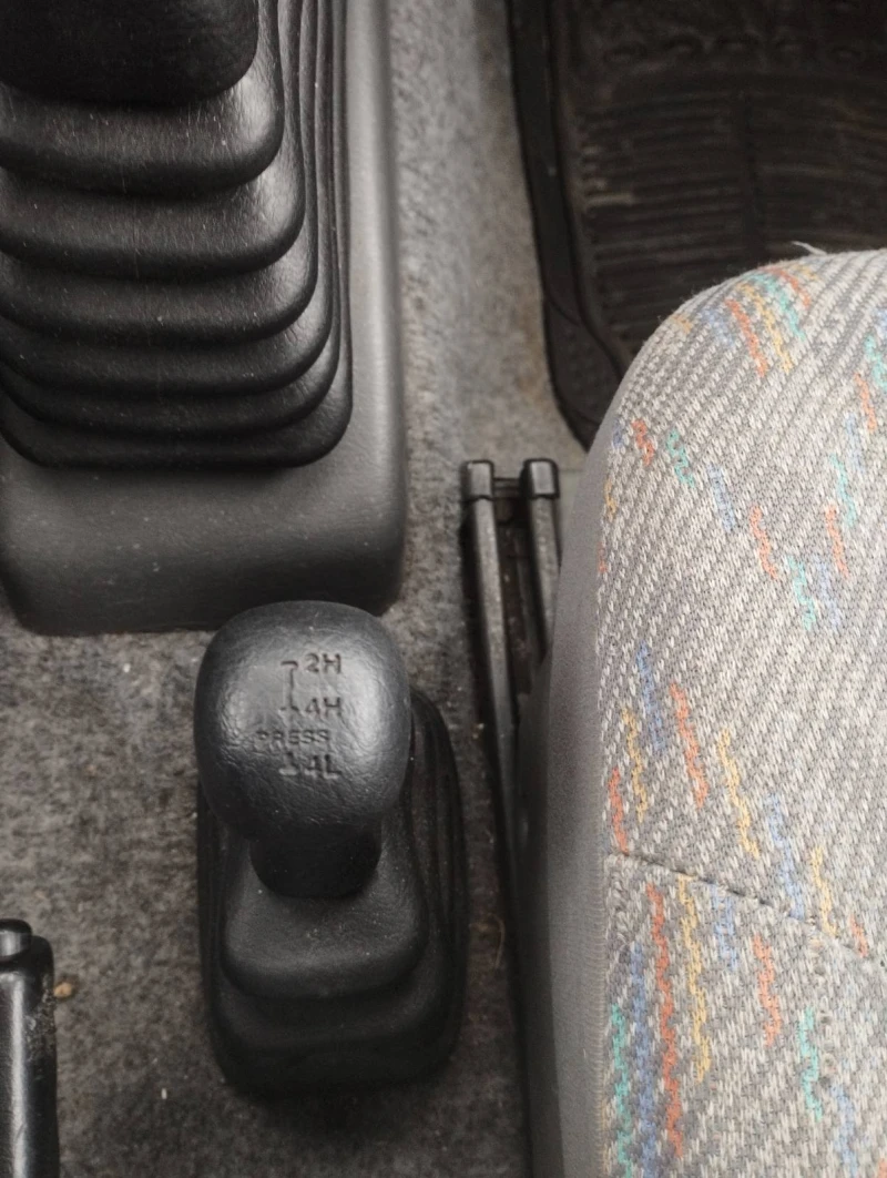 Suzuki Jimny 1.3i 16v, снимка 15 - Автомобили и джипове - 53244173