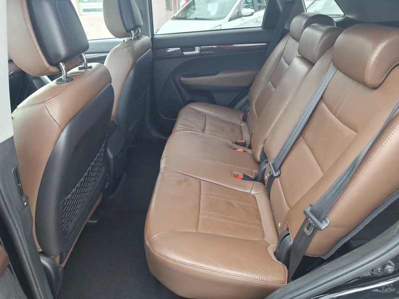 Kia Sorento 2.2crdi 197ks 4x4 Koja Navi Panorama Full!, снимка 13 - Автомобили и джипове - 53393788