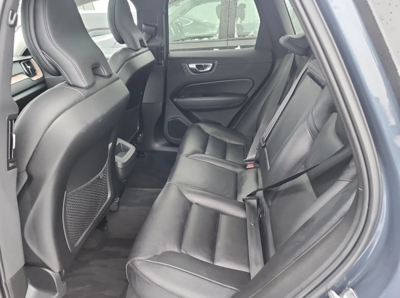Volvo XC60 2022 Volvo XC60 PLUS DARK THEME, снимка 9 - Автомобили и джипове - 53431237