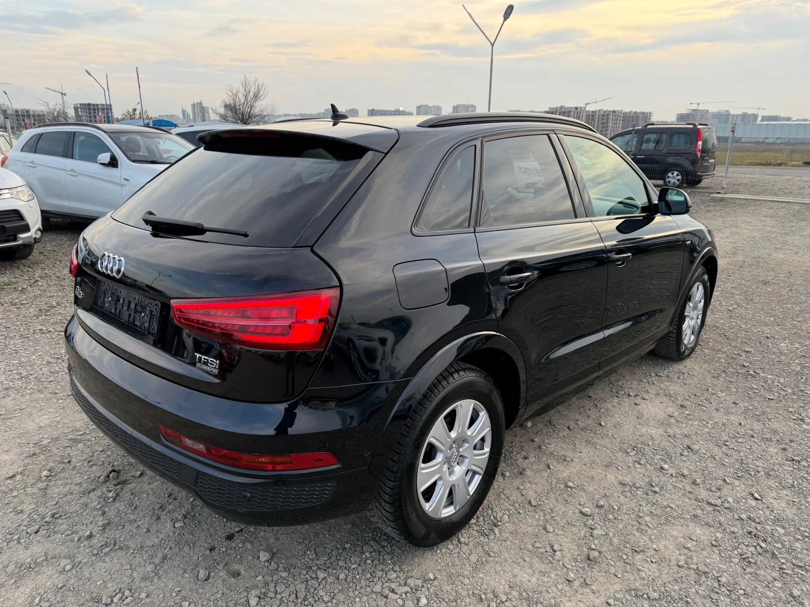 Audi Q3 2.0i S-Line quattro CH - изображение 4