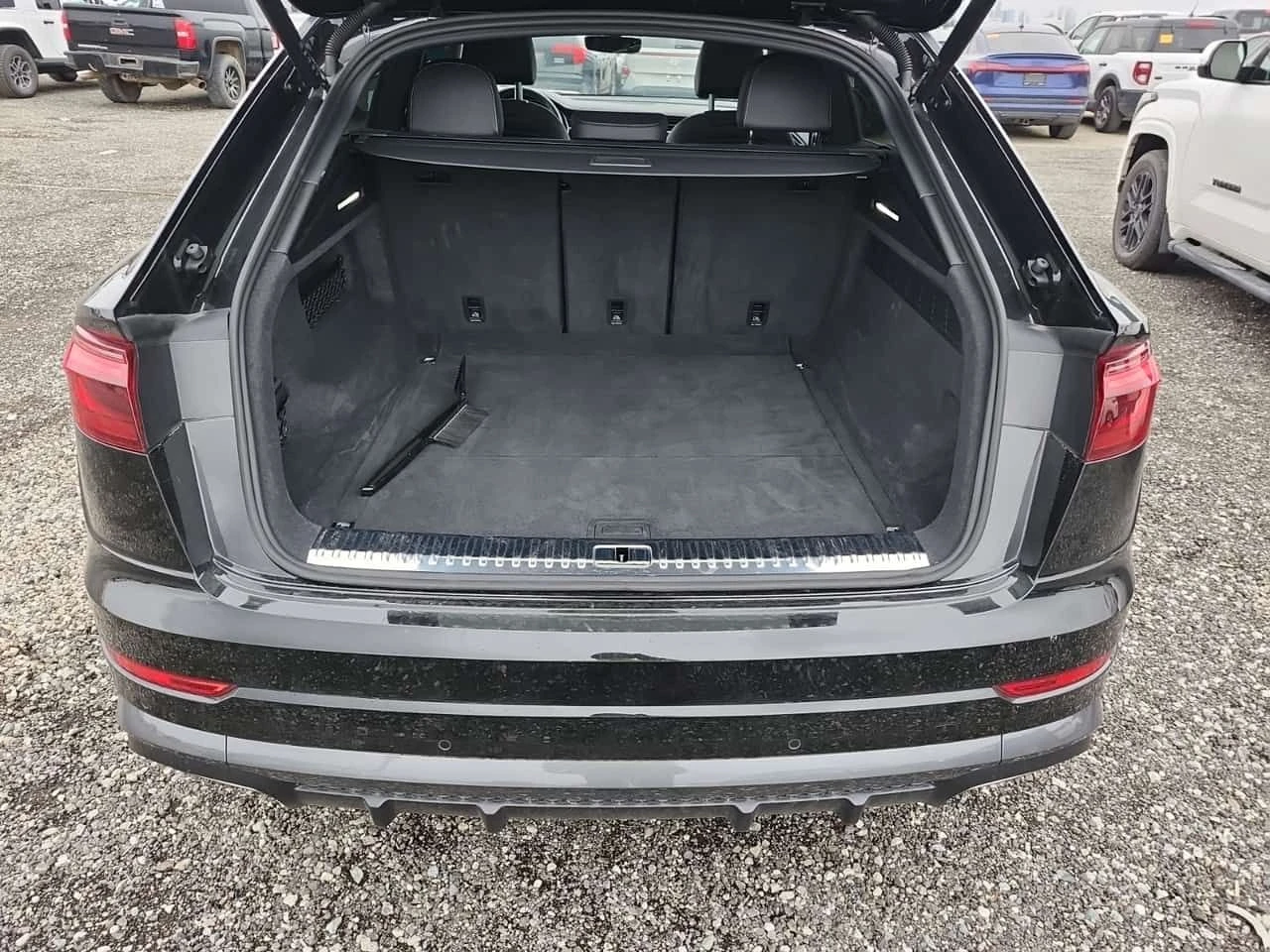 Audi Q8 55TFSI * Progressiv * Без инциденти * CARFAX * , снимка 13 - Автомобили и джипове - 53822632