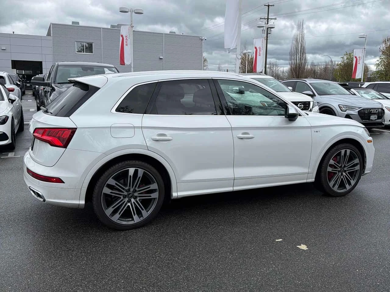 Audi SQ5 * Technik * BANG&OLUFSEN* 360* NAVI* PANO* , снимка 3 - Автомобили и джипове - 54184908