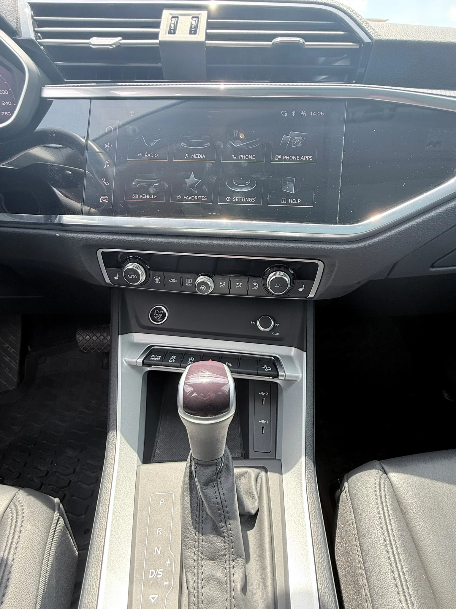 Audi Q3 Komfort * Keyless * CARFAX * АВТО КРЕДИТ * , снимка 15 - Автомобили и джипове - 54796527