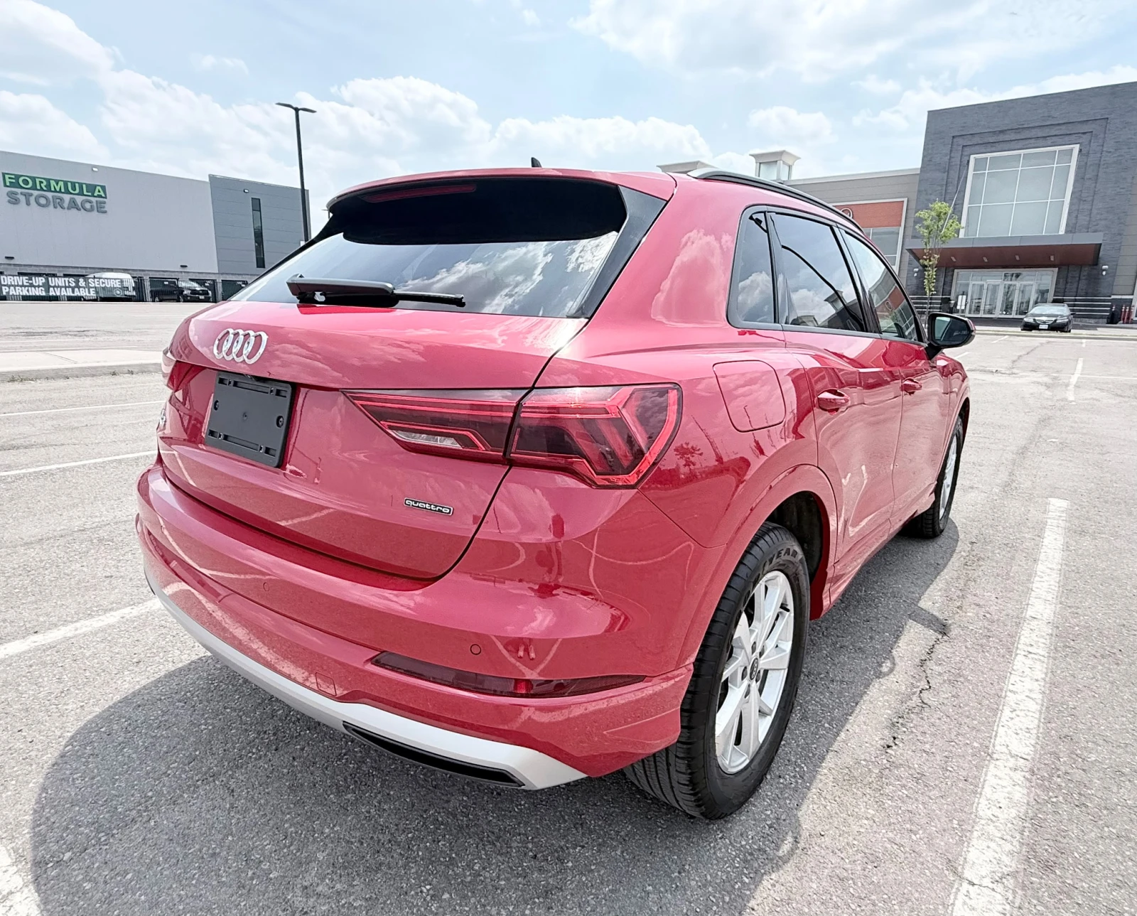 Audi Q3 Komfort * Keyless * CARFAX * АВТО КРЕДИТ * , снимка 6 - Автомобили и джипове - 54796527
