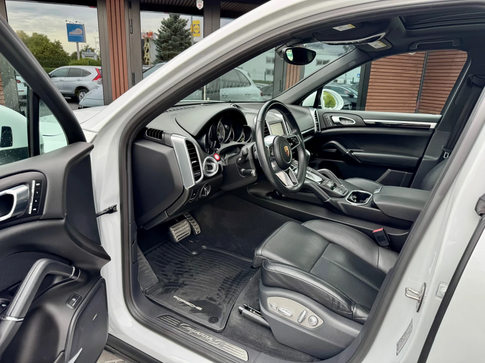 Porsche Cayenne S E-Hybrid* Face* 4x4* Bose* Лизинг, снимка 8 - Автомобили и джипове - 56253906