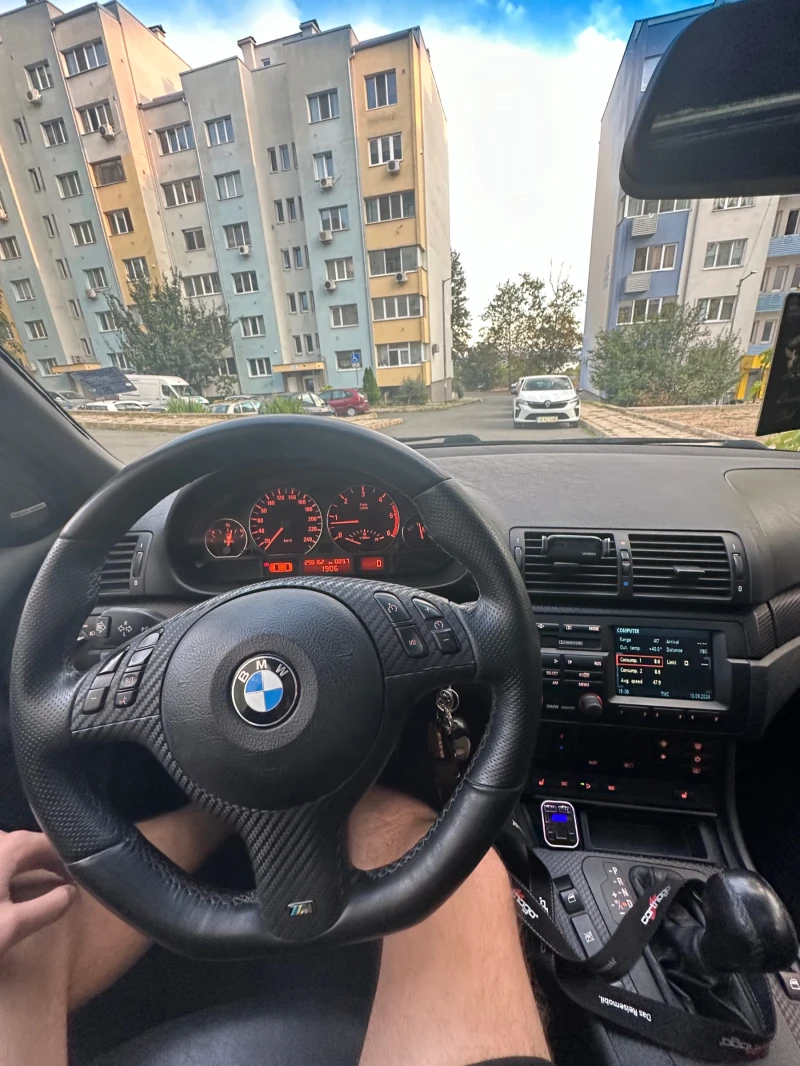 BMW 330 E46, снимка 10 - Автомобили и джипове - 47585631