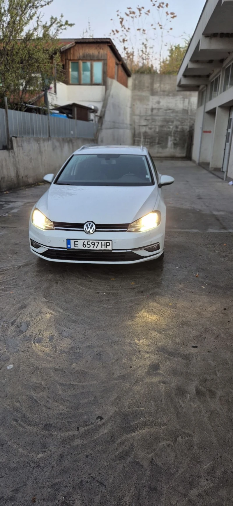 VW Golf 1.6 TDI, снимка 2 - Автомобили и джипове - 49221775